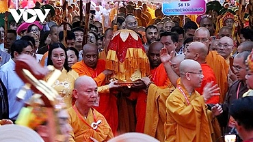 Over 16 million pay homage to Buddha’s Sarira in Vietnam in one month