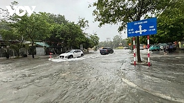 Typhoon Wipha nears northern coast between Hai Phong and Ninh Binh