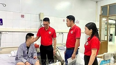 Swift aids for victims of Ha Long Bay tourist boat tragedy