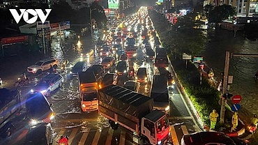 Hanoi traffic paralysed by flooding as typhoon Bualoi brings torrential rain