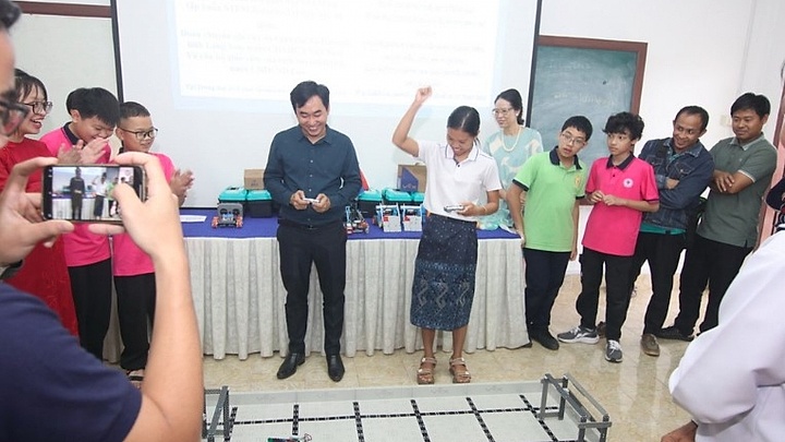 Vietnam, Laos boost cooperation in education quality improvement