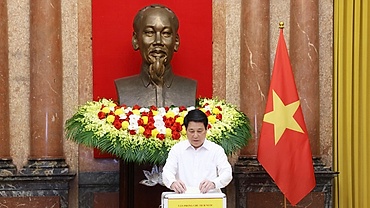Presidential Office donates to support storm-hit communities
