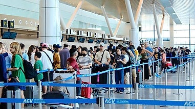 Passenger traffic at Tan Son Nhat Airport exceeds forecasts ahead of Tet