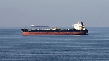 Việt Nam duy trì trao đổi với Iran về tình hình tại eo biển Hormuz