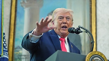 Ông Trump cân nhắc kế hoạch mới để mở lại eo biển Hormuz