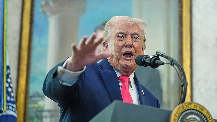 Ông Trump cân nhắc kế hoạch mới để mở lại eo biển Hormuz