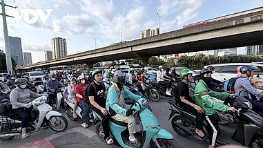 Mass exodus from Hanoi overwhelms highways ahead of national holiday