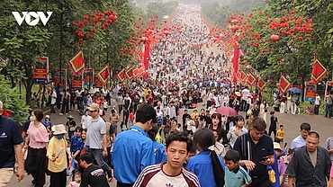 Thousands pay homage at ancestral land ahead of Hung Kings Commemoration Day