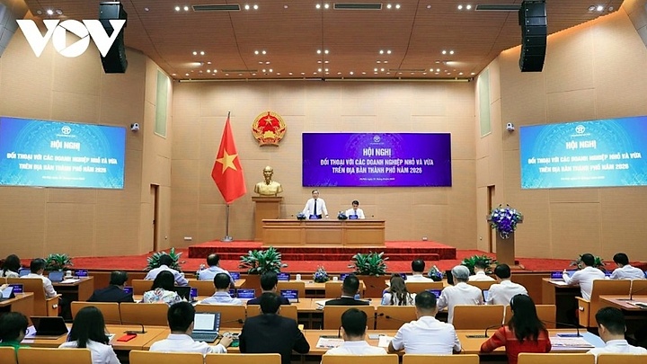 Hanoi holds dialogue to remove bottlenecks for SMEs