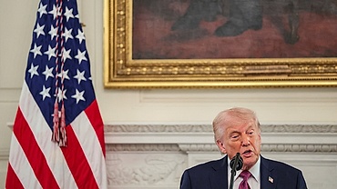 Tổng thống Trump nỗ lực tìm lối đi mới sau những bước lùi ngoại giao