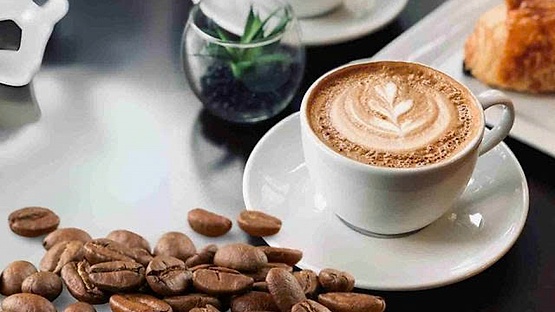 Phụ nữ uống cà phê mỗi ngày: Thói quen tốt hay tiềm ẩn rủi ro?