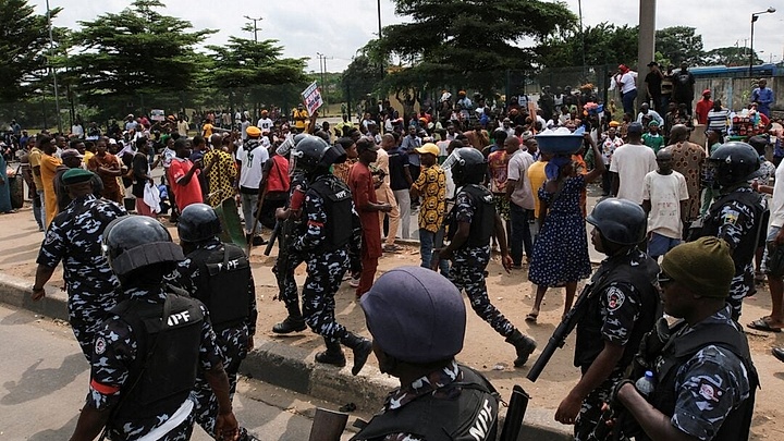 Nigeria truy tố 6 người tội phản quốc vì âm mưu lật đổ Tổng thống