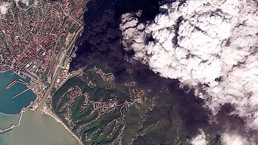 Dnipro hứng tập kích UAV Nga, Ukraine tấn công nhà máy lọc dầu Tuapse
