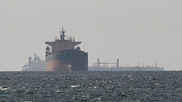 3 tàu chở dầu Iran vượt phong tỏa của Mỹ đi qua eo biển Hormuz