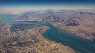 Iran nhắm vào hệ thống cáp ngầm dưới eo biển Hormuz sau lệnh phong tỏa