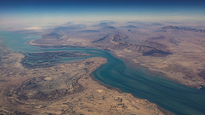 Iran nhắm vào hệ thống cáp ngầm dưới eo biển Hormuz sau lệnh phong tỏa