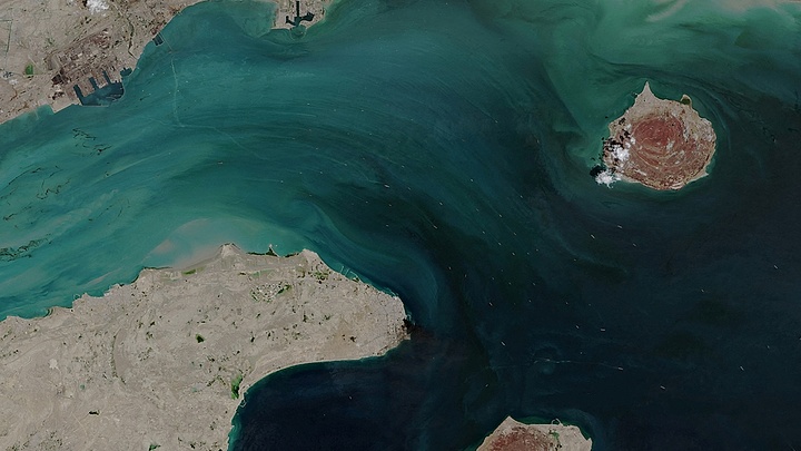 Iran áp quy định mới tại eo biển Hormuz, cảnh báo không khoan nhượng
