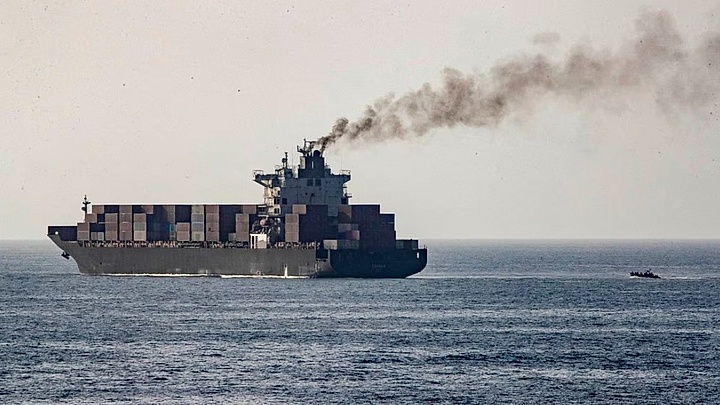 Mỹ tuyên bố chặn 2 siêu tàu chở dầu của Iran tại eo biển Hormuz