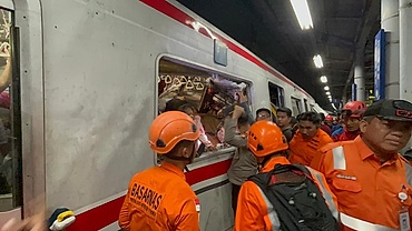 Hai đoàn tàu va chạm ở Indonesia: hơn 40 người thương vong