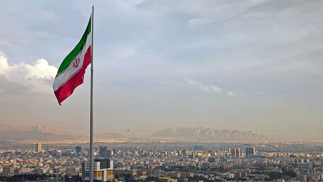 Iran cảnh báo cứng rắn trước đàm phán với Mỹ, 15 tàu được qua eo Hormuz mỗi ngày