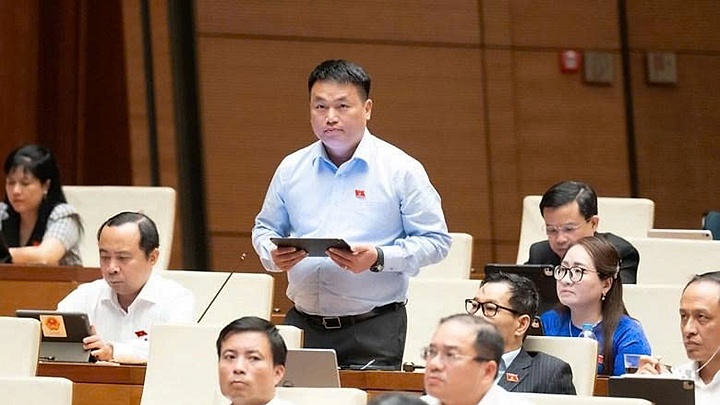 ĐBQH: Vì "vòng xoáy" thi đua, nhiều giáo viên phải "làm đẹp, tô hồng" báo cáo