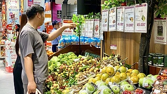 Vải u đầu mùa vừa lên kệ đã “sốt giá”, dân buôn hét tới 150.000 đồng/kg