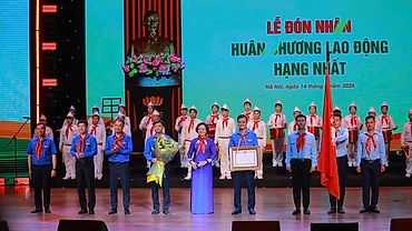 Đội Thiếu niên tiền phong Hồ Chí Minh nhận Huân chương Lao động hạng Nhất