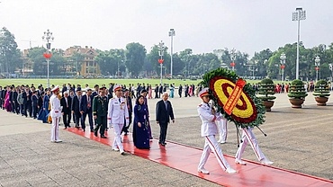 VFF delegates pay tribute to President Ho Chi Minh ahead of congress