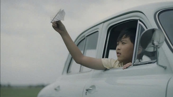 Hollywood entertainment outlet Deadline reports on Vietnamese film Chớp bóng