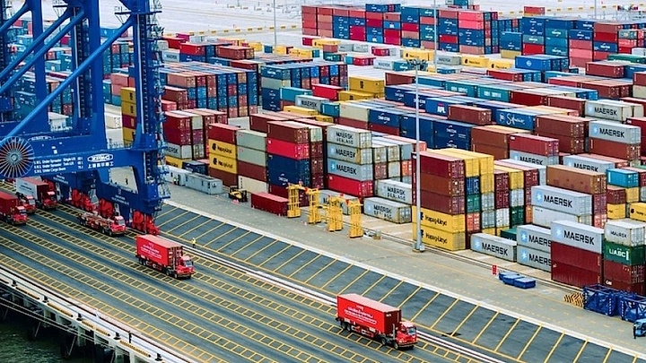 Vietnam trade deficit reaches US$7.11bln as imports surge in early 2026