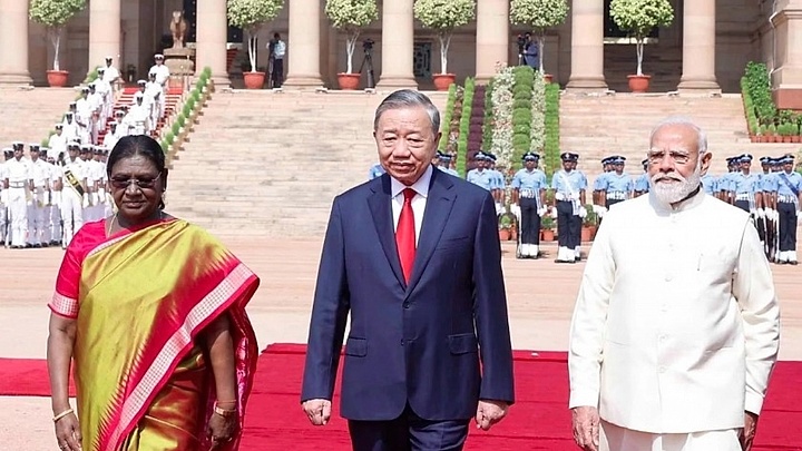 India hosts official welcome ceremony for Vietnam's top leader