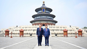 Trung Quốc lên tiếng sau khi ông Trump nói Bắc Kinh sẵn sàng hỗ trợ mở lại Hormuz