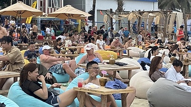 Tourist sites hit peak crowds during April 30–May 1 break