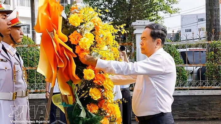 NA Chairman pays tribute at Hoc Mon historic site