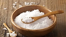 Muối biển không chỉ để nêm nếm, còn có loạt công dụng làm đẹp ít người biết