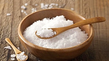 Muối biển không chỉ để nêm nếm, còn có loạt công dụng làm đẹp ít người biết