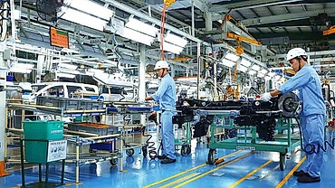 Vietnam PMI falls to seven-month low but remains in growth territory