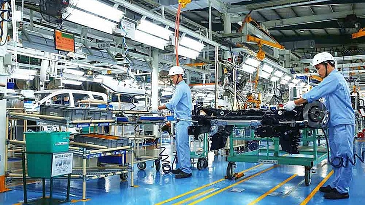 Vietnam PMI falls to seven-month low but remains in growth territory