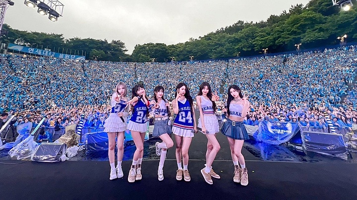 Tại sao các nhóm nhạc K-pop khao khát biểu diễn tại lễ hội đại học?