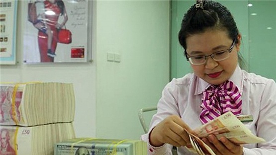VND devaluation won’t affect public debt: economists