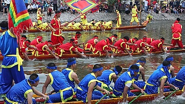 Dam boat racing festival draws 150 rowers
