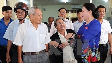 NA Chairwoman meets voters in Can Tho