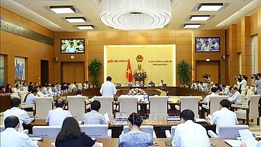 Household poverty rate to drop to under 6 pct at end of 2018