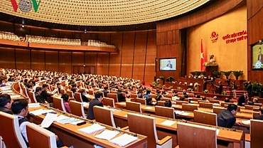 Lawmakers discuss socio-economic affairs
