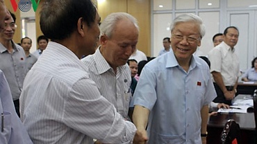 Party leader meets voters following NA session