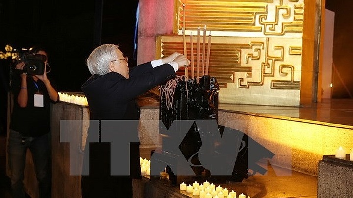 Top leaders pay tribute to heroic martyrs, President Ho Chi Minh