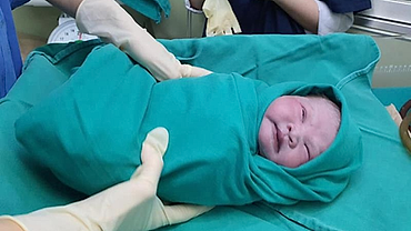 Điều dưỡng Bệnh viện Bạch Mai sinh con trong khu cách ly