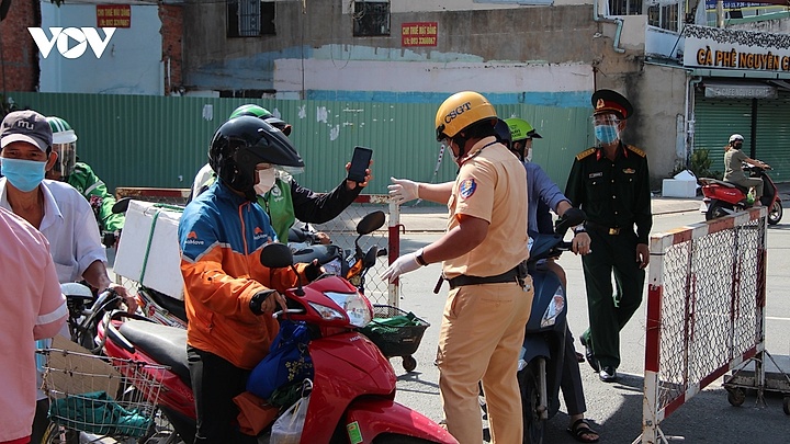 Một số chốt kiểm soát dịch của TP.HCM thông thoáng hơn