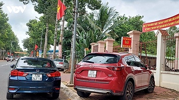 Đi sai làn đường còn chửi bới người dân, lái xe bị tước bằng
