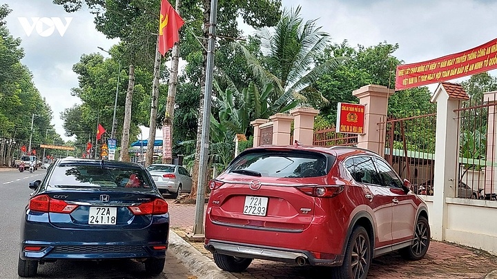 Đi sai làn đường còn chửi bới người dân, lái xe bị tước bằng